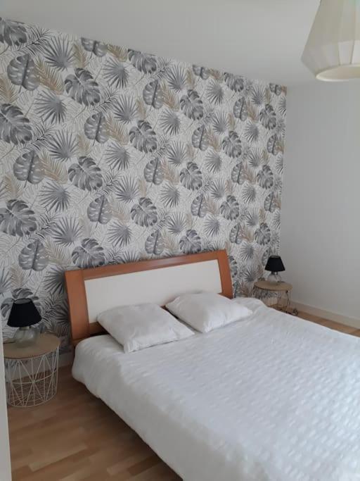Appartement Au Rdc Avec Jardin Clos, Au Calme. Saint-Aubin-du-Cormier المظهر الخارجي الصورة