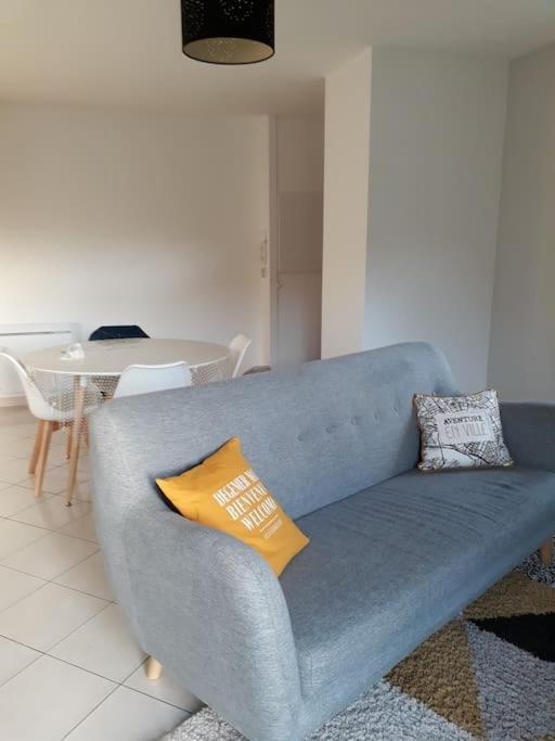 Appartement Au Rdc Avec Jardin Clos, Au Calme. Saint-Aubin-du-Cormier المظهر الخارجي الصورة