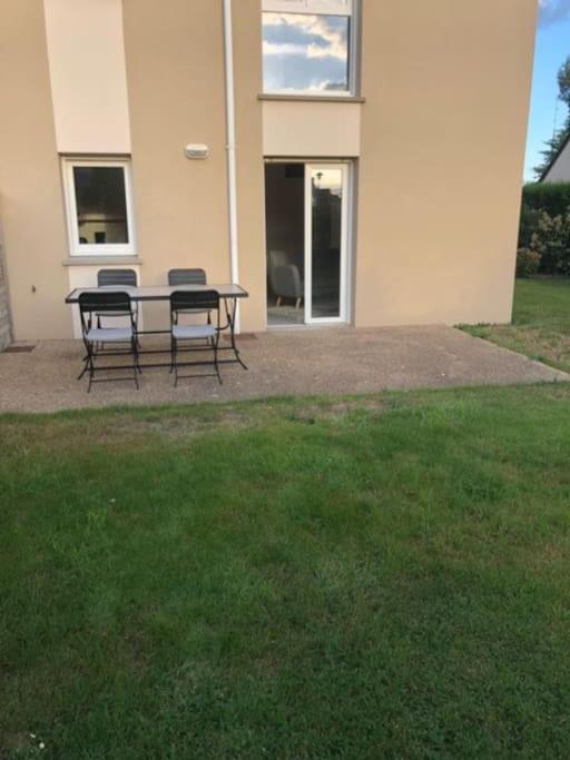 Appartement Au Rdc Avec Jardin Clos, Au Calme. Saint-Aubin-du-Cormier المظهر الخارجي الصورة