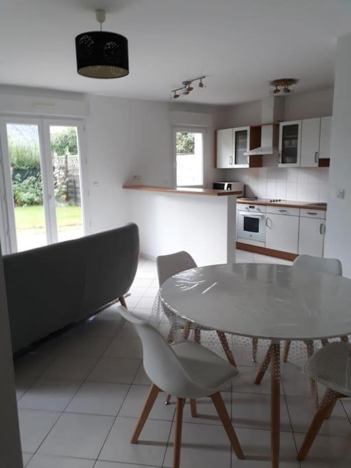 Appartement Au Rdc Avec Jardin Clos, Au Calme. Saint-Aubin-du-Cormier المظهر الخارجي الصورة