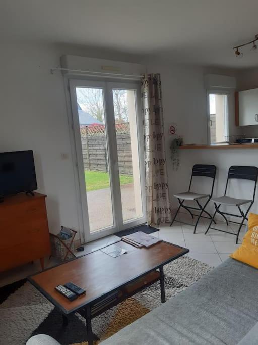 Appartement Au Rdc Avec Jardin Clos, Au Calme. Saint-Aubin-du-Cormier المظهر الخارجي الصورة